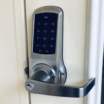 Smart lock and traditional deadbolt comparison